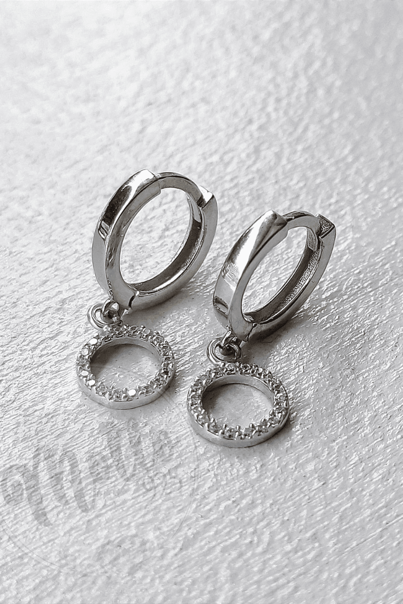 Beyaz Taşlı Daire Figür Sallantılı Halka Küpe