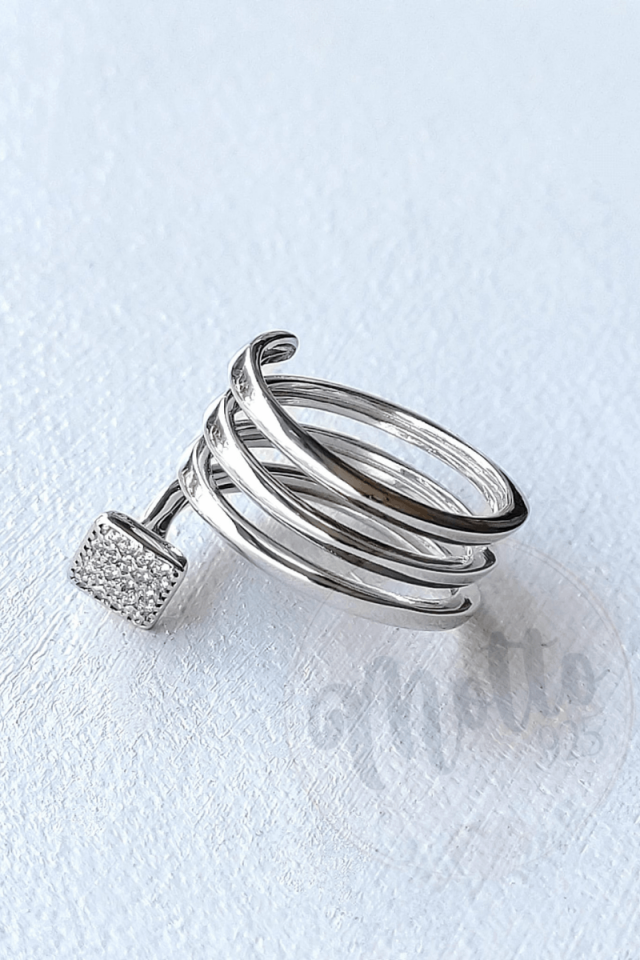 İthal Kare Form Detaylı Spiral Yüzük 14